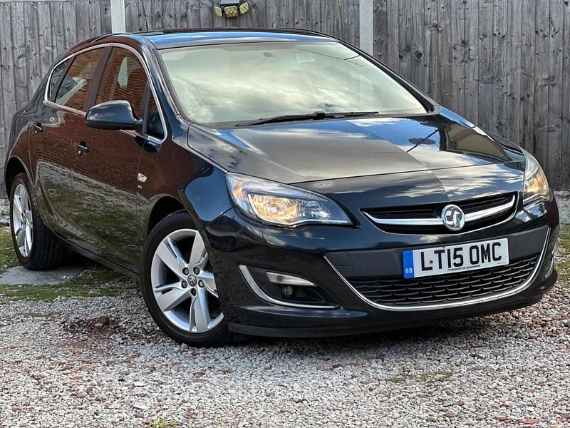 Black Used 2015 Vauxhall Astra SRi Hatchback | £2,499 (Fair price) - Image 1/4
