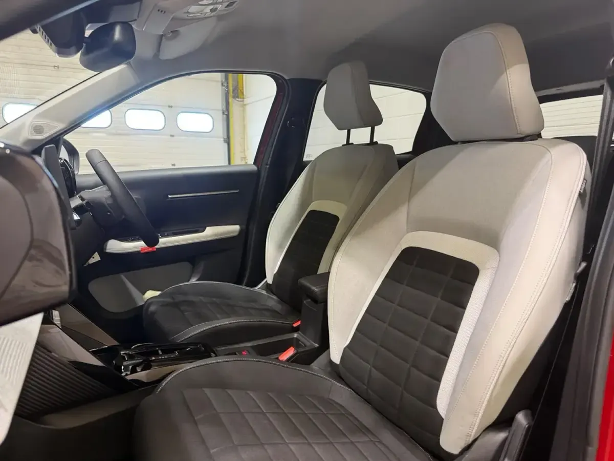 Used Citroën e-C3 83 kW (113 HP) 2024 Red Hatchback