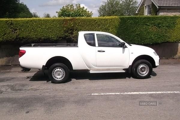 Used Mitsubishi L200 134 HP (98 kW) 2016 White Pickup