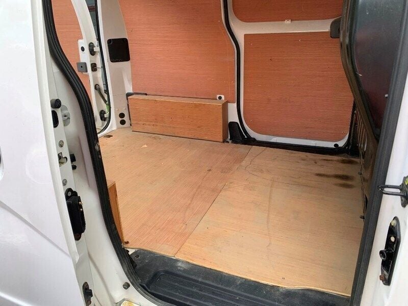 Image 3/4