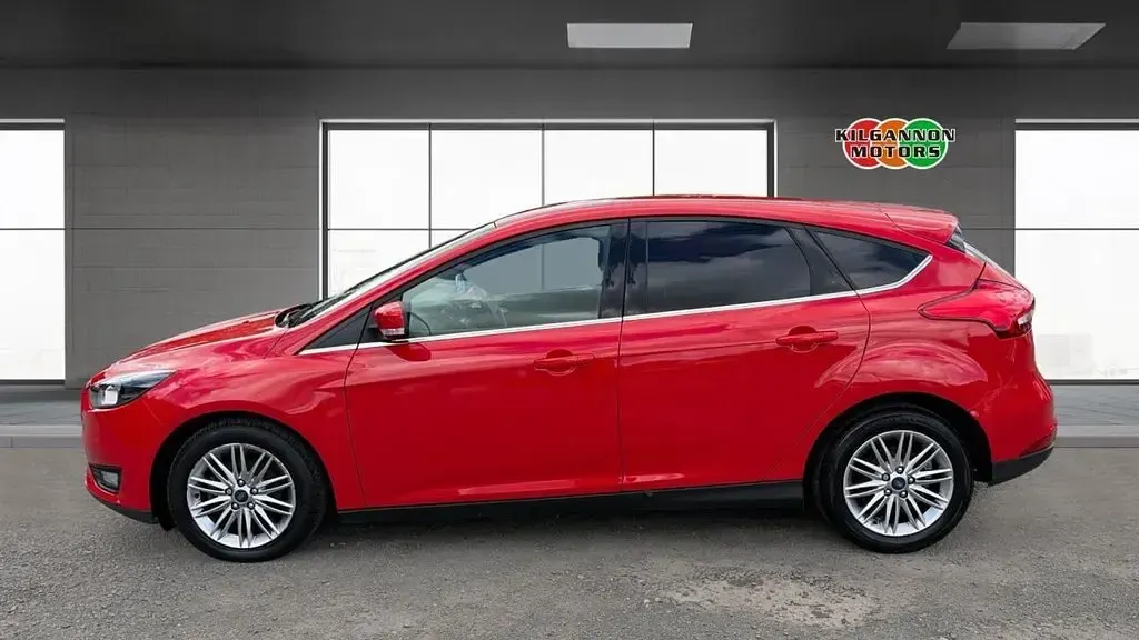 Used Ford Focus Zetec 120 HP (88 kW) 2017 Red Hatchback