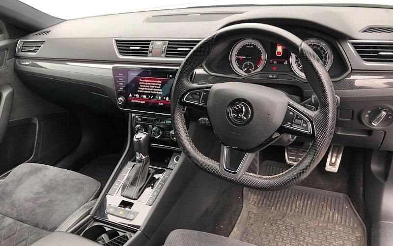 Used Skoda Superb SportLine 190 HP (139 kW) 2019 White Estate