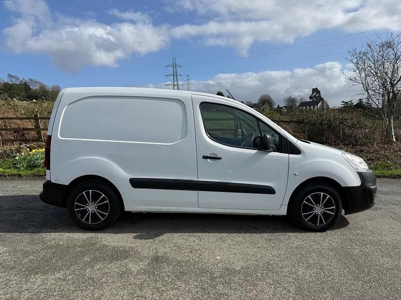 Used Citroën Berlingo 75 HP (55 kW) 2016 White MPV