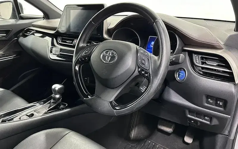 Used Toyota C-HR 122 HP (89 kW) 2018 Silver SUV
