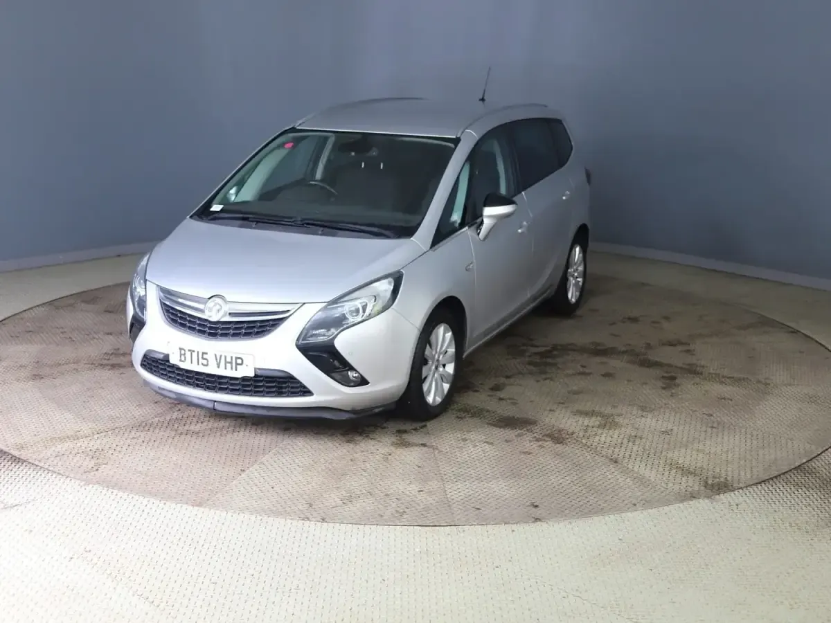 Usado Vauxhall Zafira 2015 Plateado Monovolumen
