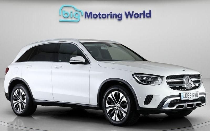 Used 2020 Mercedes GLC300 Estate | £21,550 (Good price) - Image 1/4