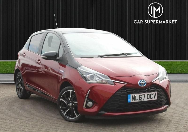 Red/black Used 2017 Toyota Yaris Hybrid Hatchback | £9,385 (Fair price) - Image 1/4