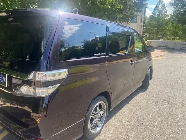 Begagnad Toyota Alphard 170 HK (125 kW) 2011 Lila Minibuss