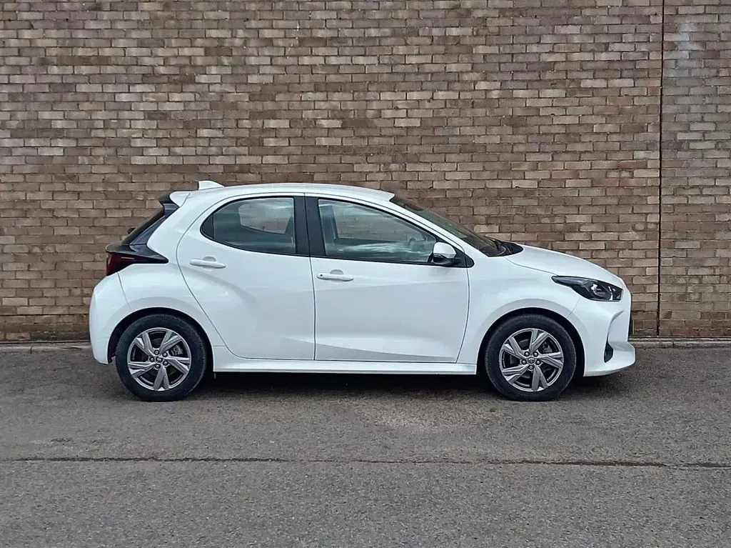 Used Toyota Yaris 116 HP (85 kW) 2024 White Hatchback