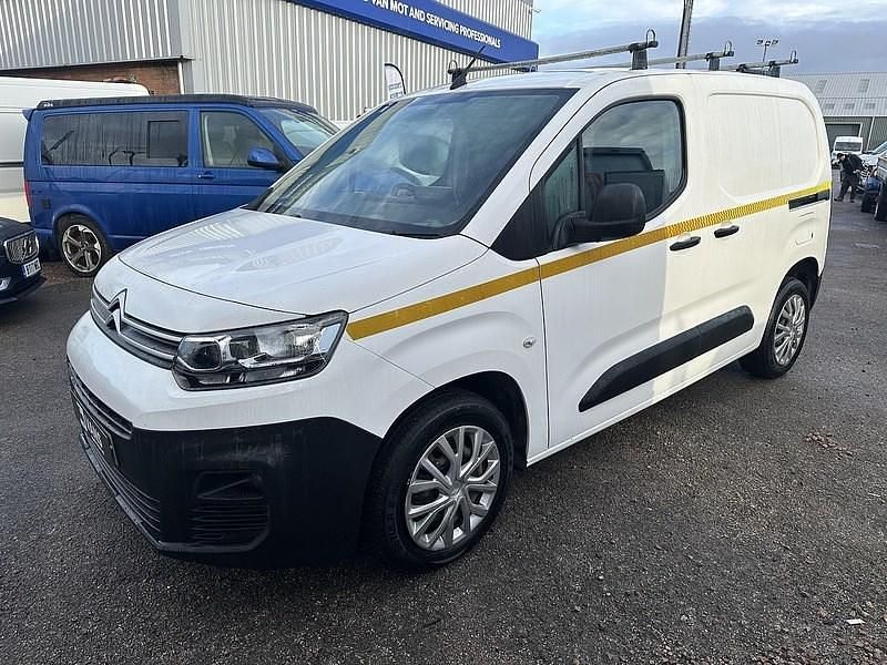 White Used 2020 Citroën Berlingo MPV | £8,245 (Good price) - Image 1/4