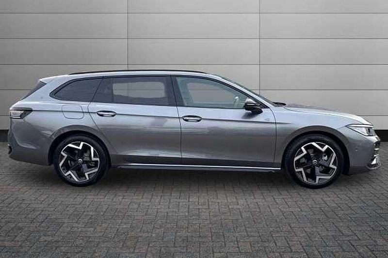 Begagnad VW Passat R-line 150 HK (110 kW) 2026 Grå Kombi
