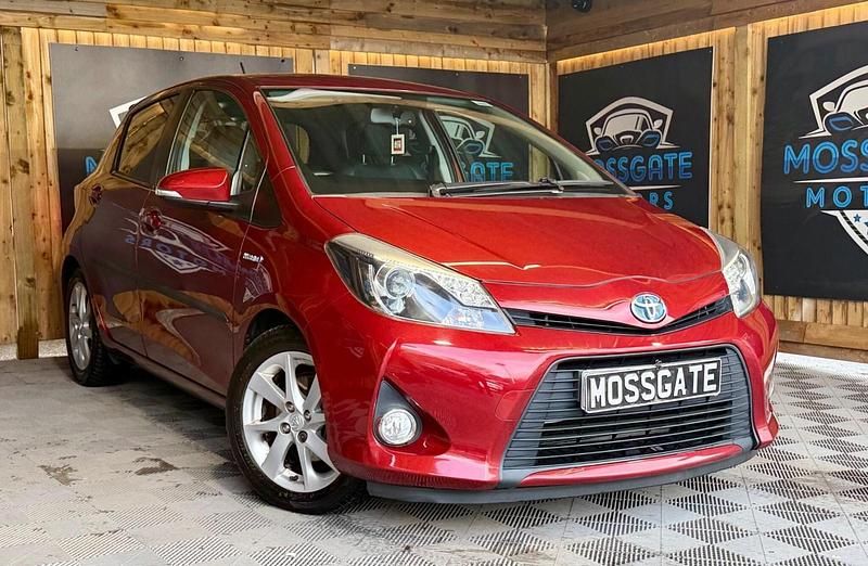 Used Toyota Yaris Hybrid 2012 Red Hatchback