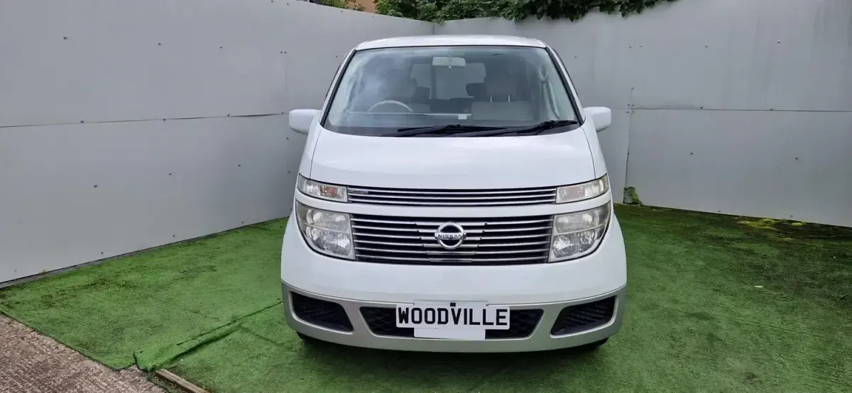 Usado Nissan Elgrand 2015 Blanco Monovolumen