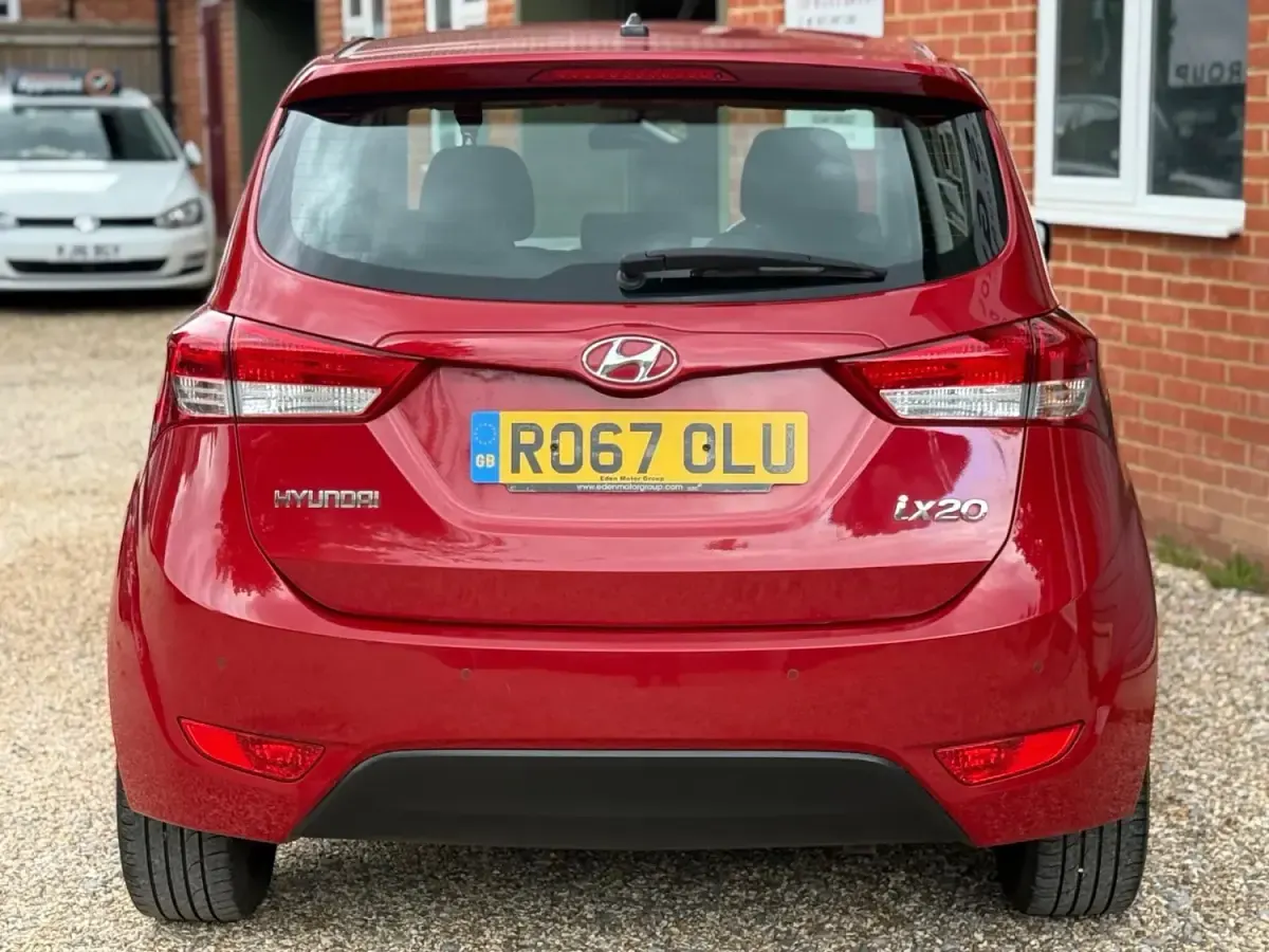 Usado Hyundai ix20 SE 125 CV (91 kW) 2017 Rojo Utilitario