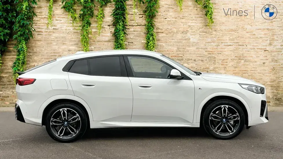 Used BMW iX2 M Sport 147 kW (201 HP) 2025 White SUV