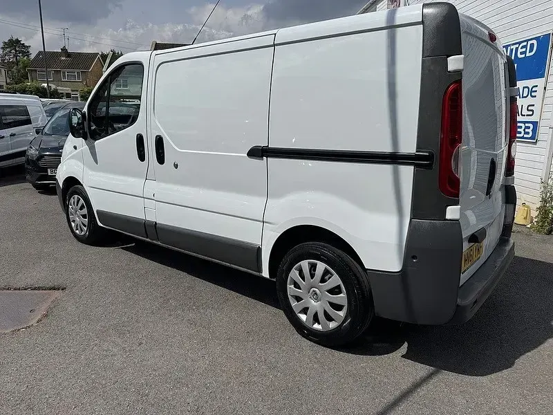 Used Vauxhall Vivaro 90 HP (66 kW) 2011 White MPV