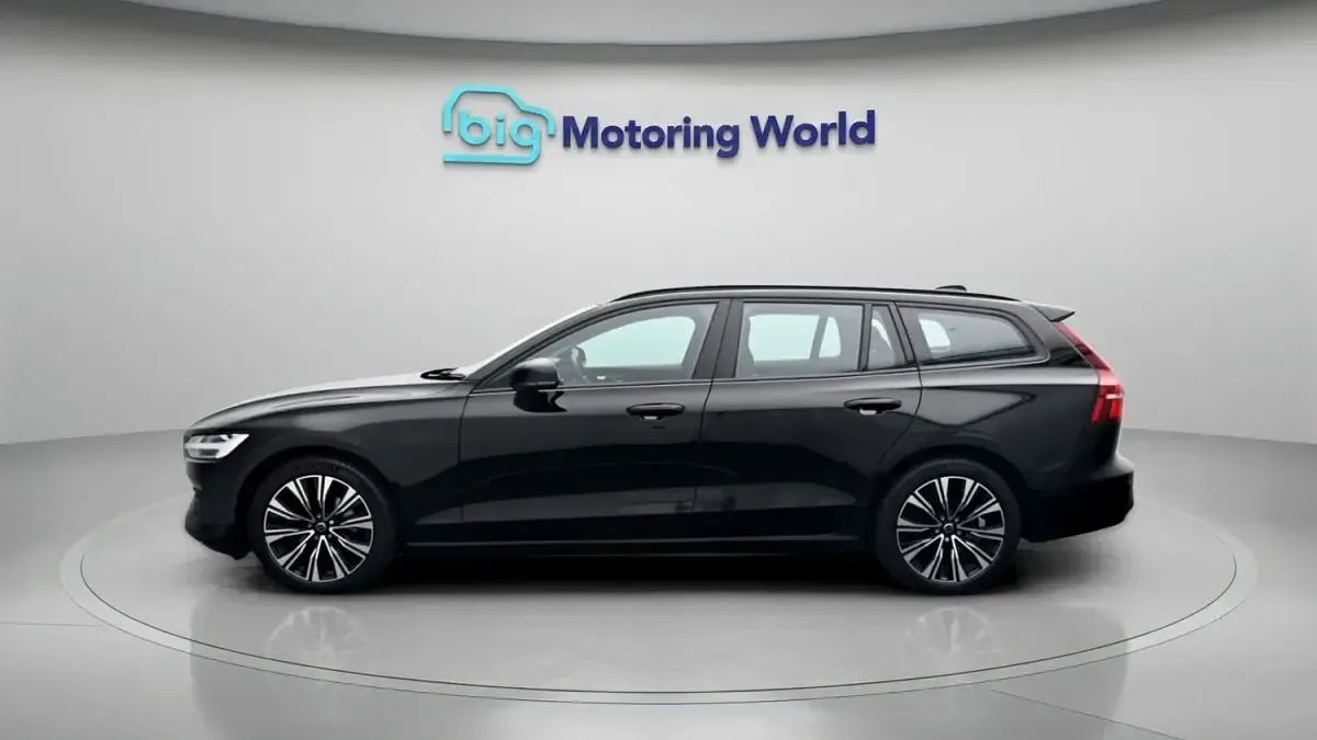 Used Volvo V60 Core 163 HP (119 kW) 2022 Black Estate