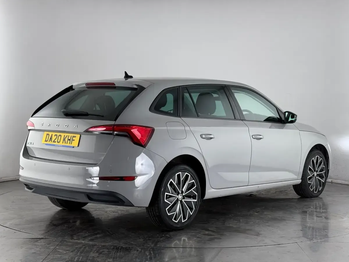 Usado Skoda Scala SE L 2020 Gris Utilitario