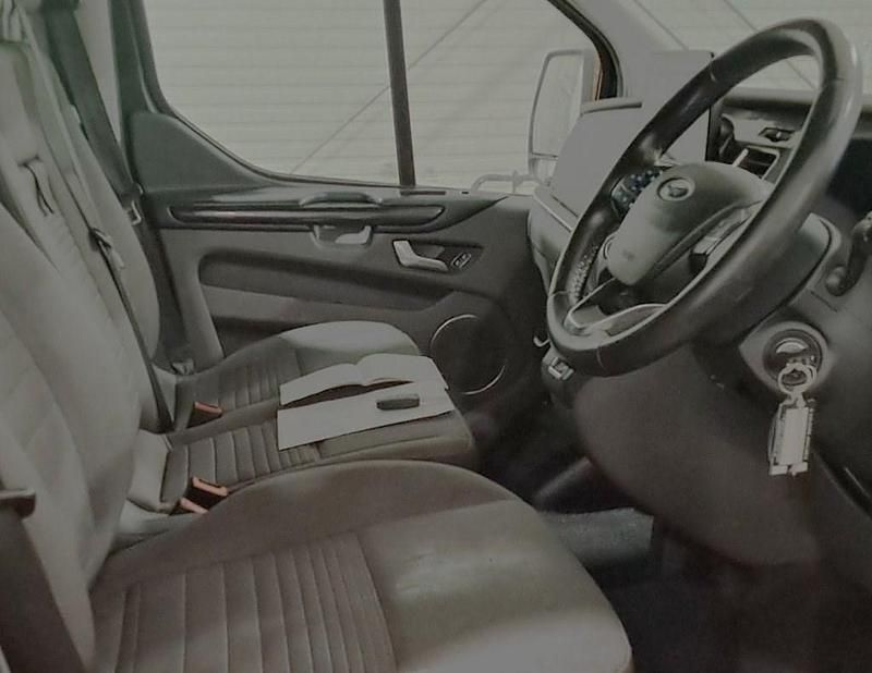 Used Ford Tourneo Custom Titanium 130 HP (95 kW) 2019 Orange Van