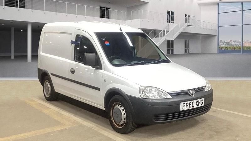 White Used 2010 Vauxhall Combo MPV | £1,899 (Good price) - Image 1/4