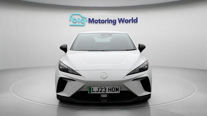 Used MG MG4 EV SE 150 kW (204 HP) 2023 White Hatchback