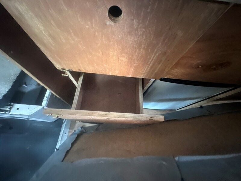 Image 2/4