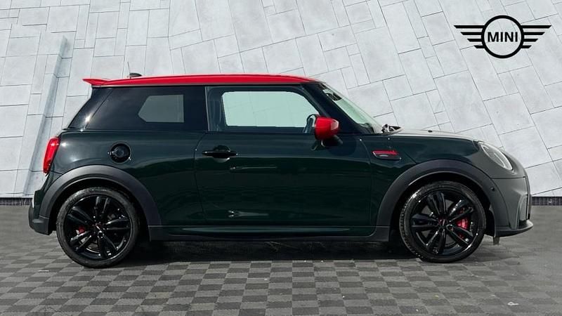 Begagnad Mini John Cooper Works Hatch 228 HK (167 kW) 2021 Grön Halvkombi