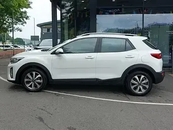 Used Kia Stonic 99 HP (72 kW) 2022 White SUV