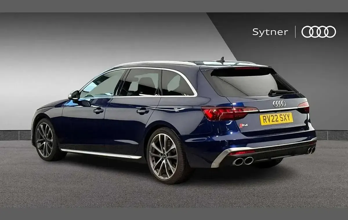 Used Audi A4 Design 336 HP (247 kW) 2022 Blue Estate