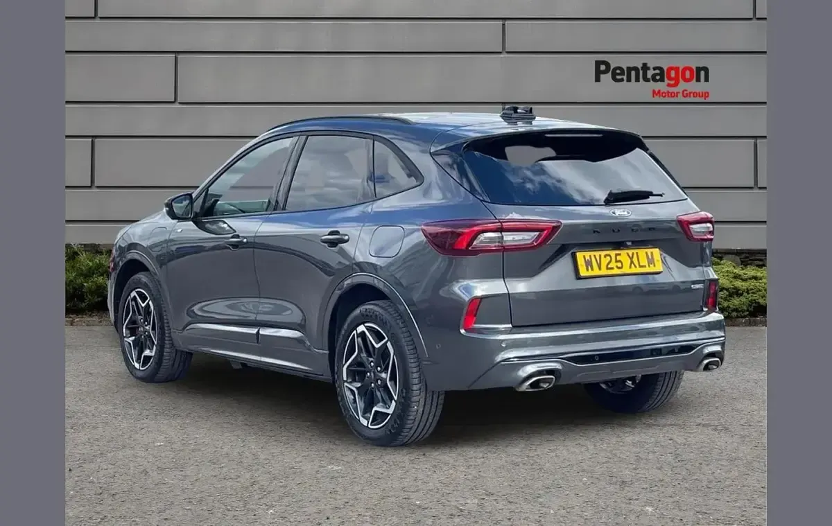 Usado Ford Kuga ST-Line X 239 CV (175 kW) 2025 Gris SUV
