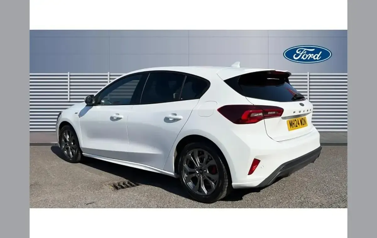 Used Ford Focus ST-Line 123 HP (90 kW) 2024 White Hatchback
