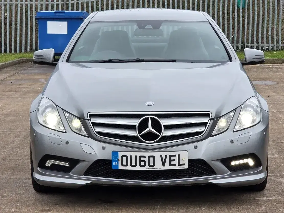 Gebraucht Mercedes E220 2010 Silber Coupé