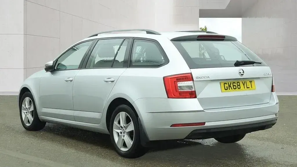 Begagnad Skoda Octavia SE 2018 Silver Kombi