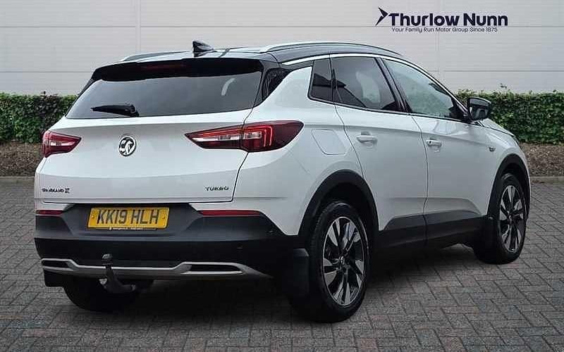 Used Vauxhall Grandland X Sport 131 HP (96 kW) 2019 White SUV