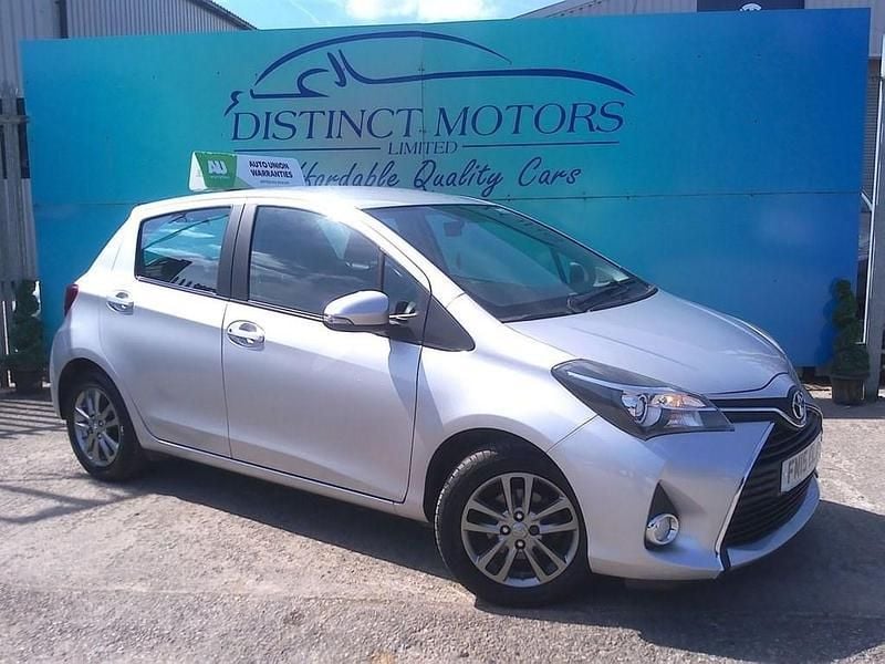 Silver Used 2015 Toyota Yaris Hatchback | £7,989 (Fair price) - Image 1/4