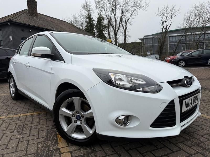 Used Ford Focus Zetec 125 HP (91 kW) 2014 White Hatchback