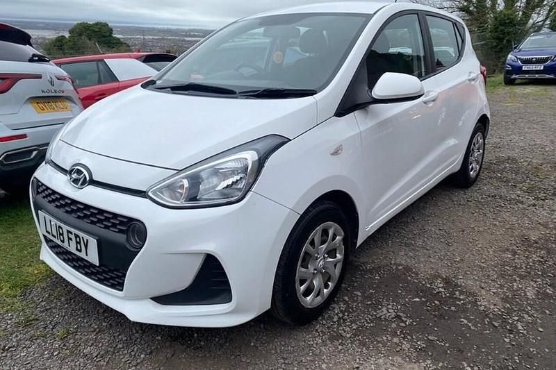 Used Hyundai i10 SE 66 HP (48 kW) 2018 White Hatchback