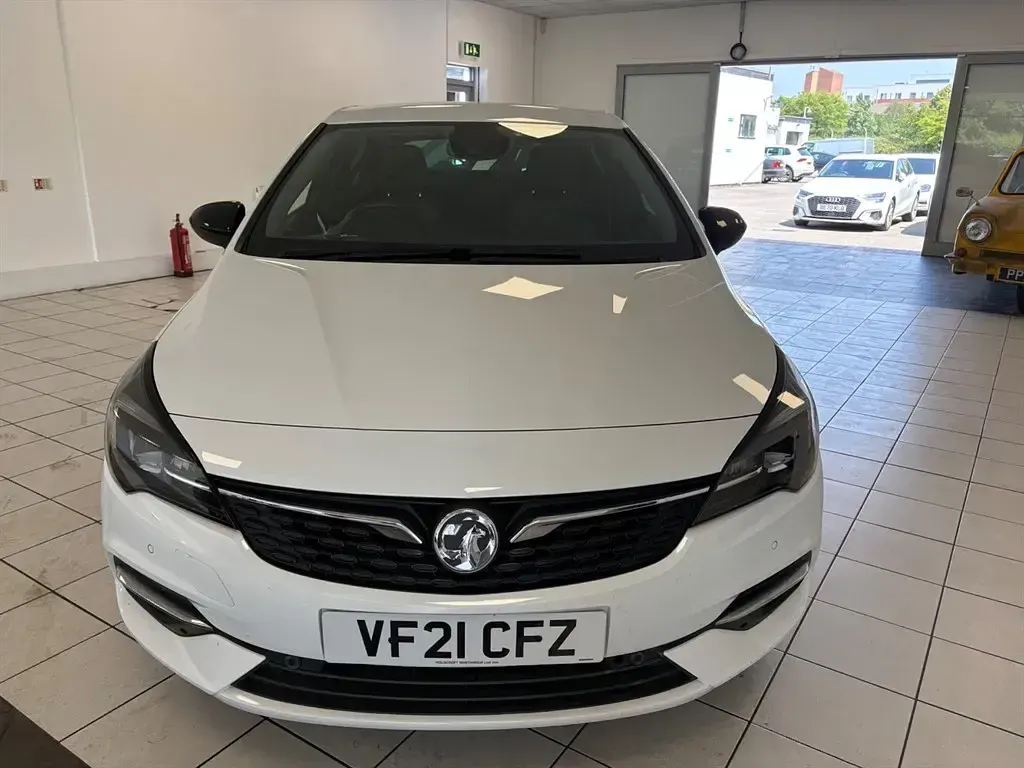 Used Vauxhall Astra Edition 2021 White Hatchback