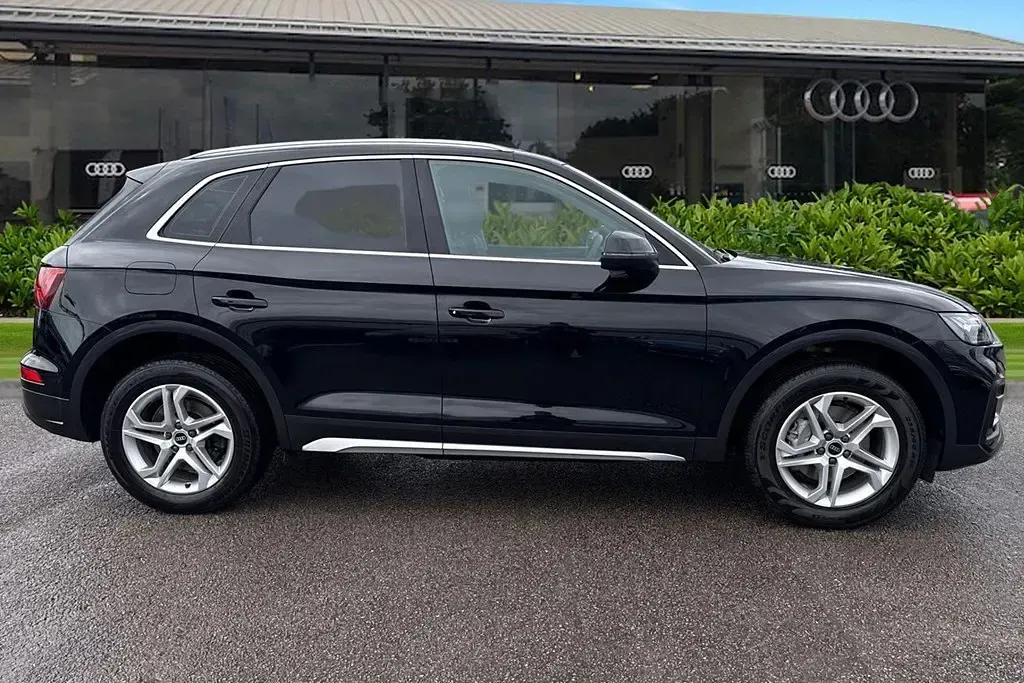 Używany Audi Q5 Sport 204 KM (150 kW) 2022 Czarny SUV