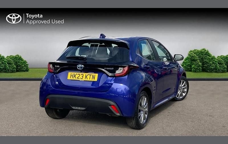 Used Toyota Yaris Hybrid 113 HP (83 kW) 2023 Blue Hatchback