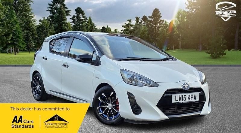 Used Toyota Yaris Hybrid 2015 White