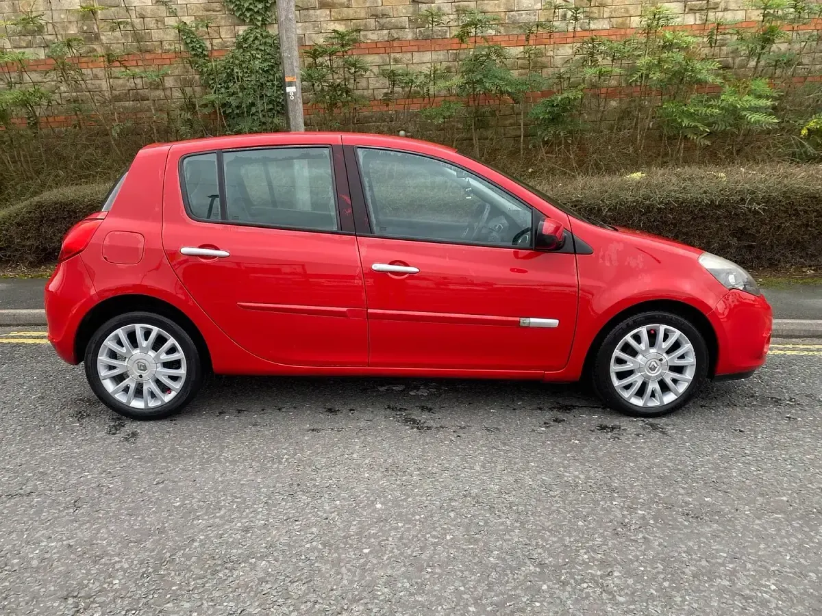 Used Renault Clio Dynamique 2009 Red Hatchback