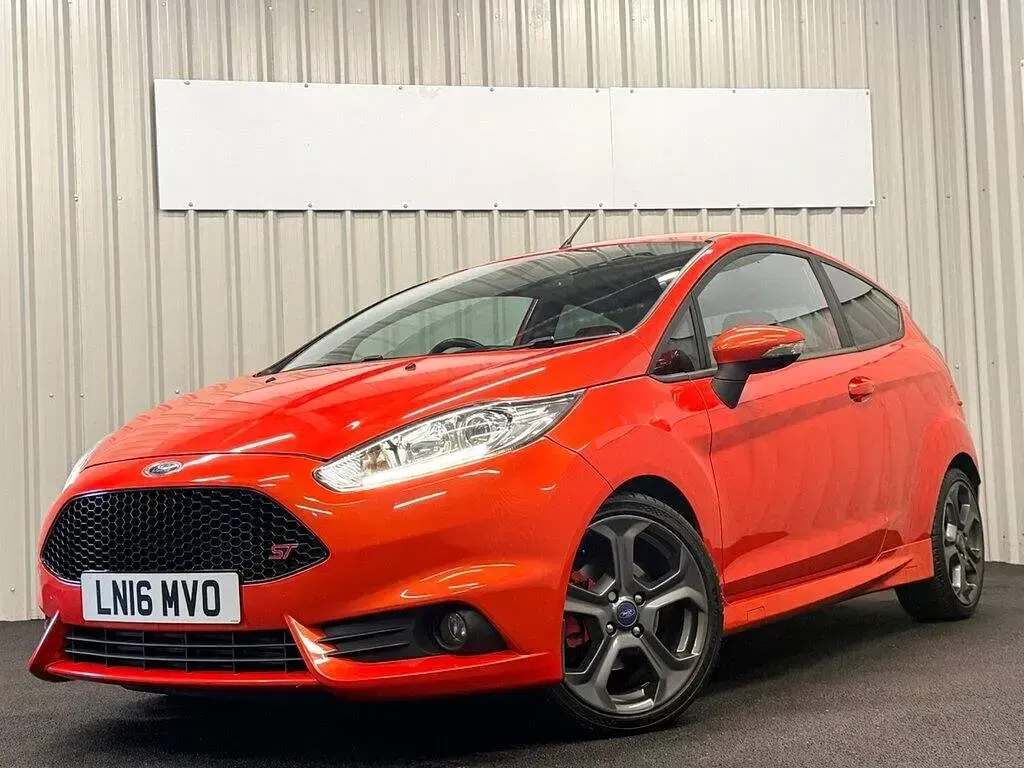 Used Ford Fiesta ST 179 HP (131 kW) 2016 Orange Hatchback
