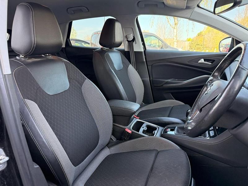 Used Vauxhall Grandland X Sport 128 HP (94 kW) 2019 Black SUV