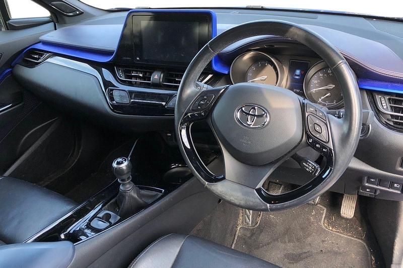 Used Toyota C-HR 115 HP (84 kW) 2017 Blue SUV