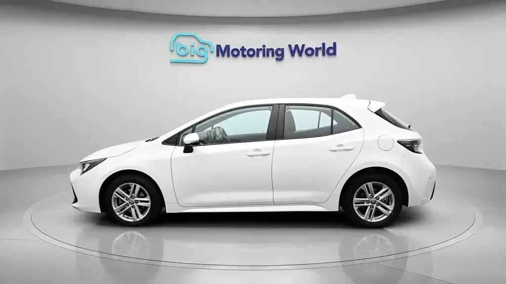 Begagnad Toyota Corolla 122 HK (89 kW) 2022 Vit Halvkombi