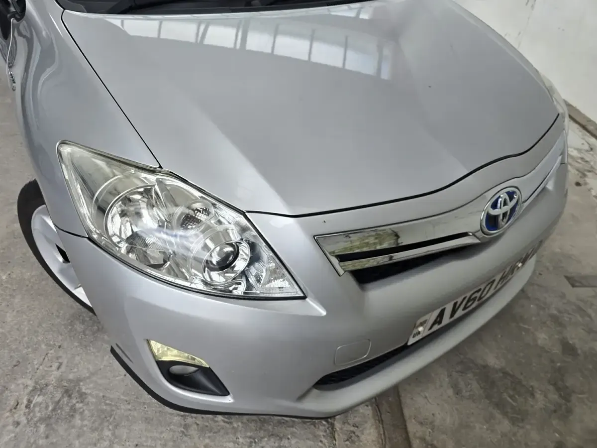 Used Toyota Auris Hybrid 136 HP (100 kW) 2010 Silver Hatchback