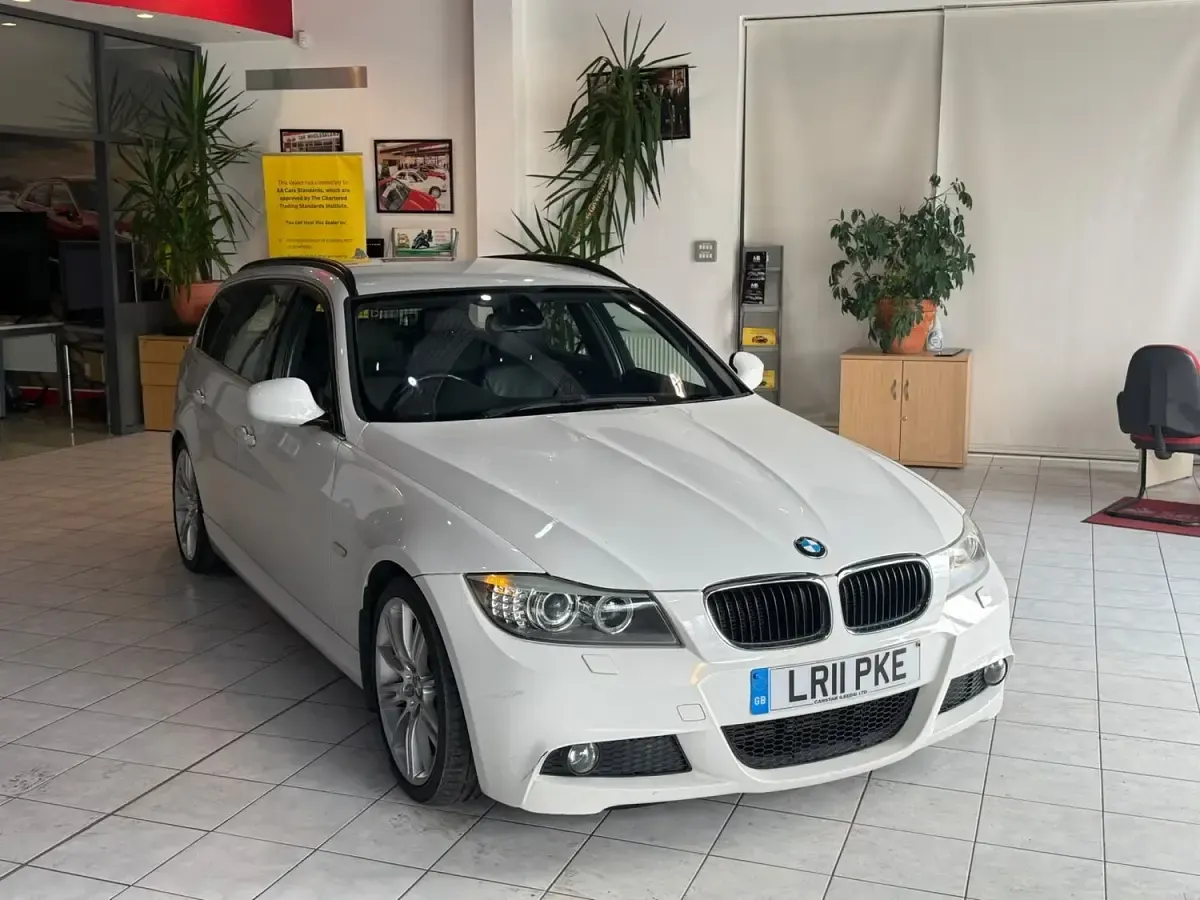 Used BMW 318 M Sport 140 HP (102 kW) 2011 White Estate