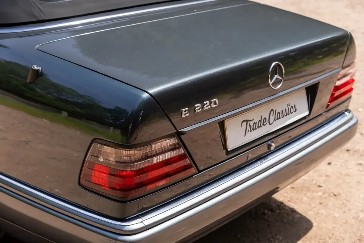 Used Mercedes E220 1995 Black Cabriolet