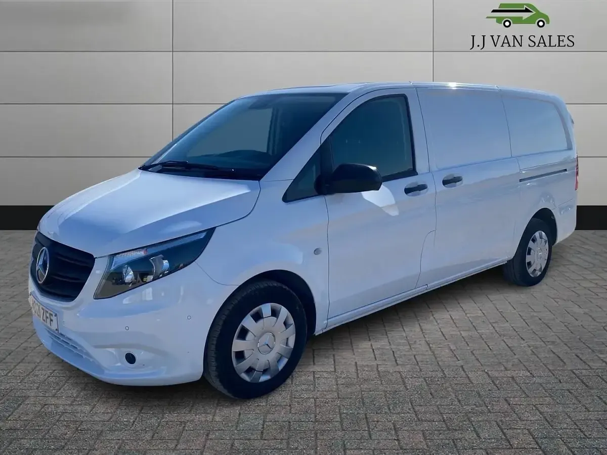 Begagnad Mercedes Vito Progressive 140 HK (102 kW) 2021 Vit Van
